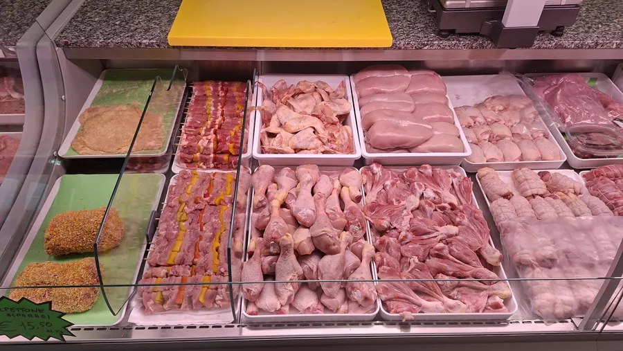 Pollo a pezzi, spiedini e cotolette pronte